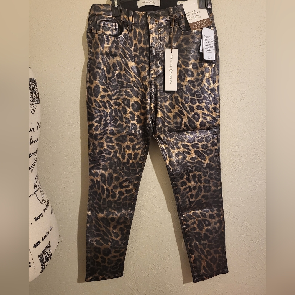 Ladies HIGH RISE SKINNY ANKLE JEANS  SIZE 12/32. NWT!